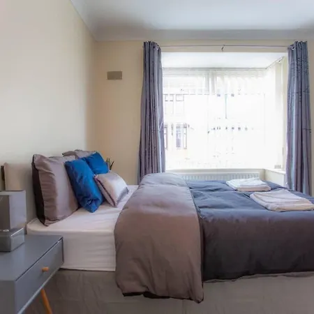 Millfield Bungalow Disabled Access - Wetroom - 3 Bedrooms Workstays Uk Video Tour Available Apartman