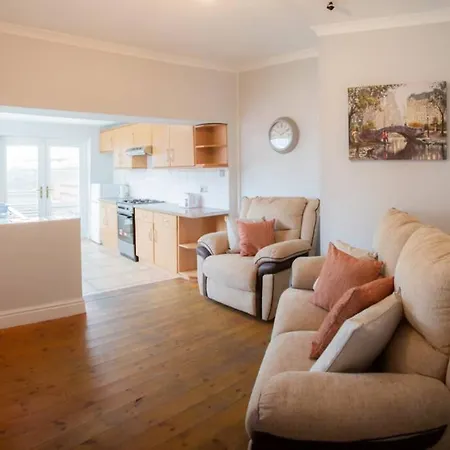 Millfield Bungalow Disabled Access - Wetroom - 3 Bedrooms Workstays Uk Video Tour Available Apartman