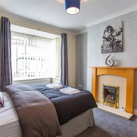 Millfield Bungalow Disabled Access - Wetroom - 3 Bedrooms Workstays Uk Video Tour Available *